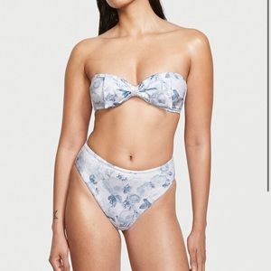 NEW WITH TAGS VICTORIA'S SECRET SWIM
Bow Bandeau Bikini Top
